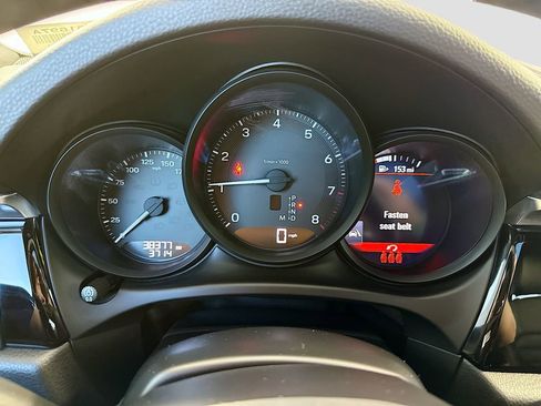 Used 2023 Porsche Macan AWD/4WD image 34