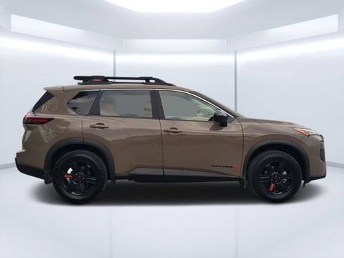 Used 2025 Nissan Rogue SV AWD/4WD image 2