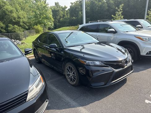 Used 2024 Toyota Camry SE FWD image 5