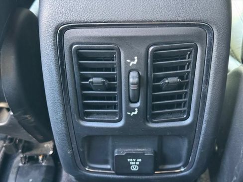 Used 2017 Jeep Grand Cherokee Altitude AWD/4WD image 13