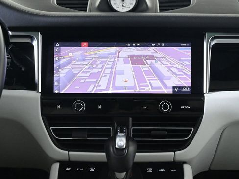 Certified 2024 Porsche Macan S image 16