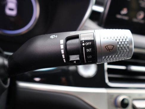 Used 2025 Genesis G70 2.5T image 44