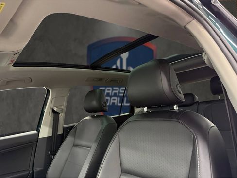 Used 2018 Volkswagen Tiguan SEL FWD image 37