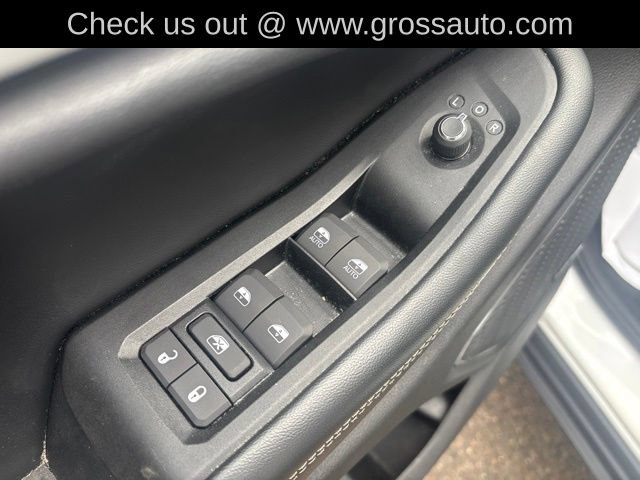 Used 2023 Jeep Grand Cherokee Limited w/ Luxury Tech Group II AWD/4WD image 12