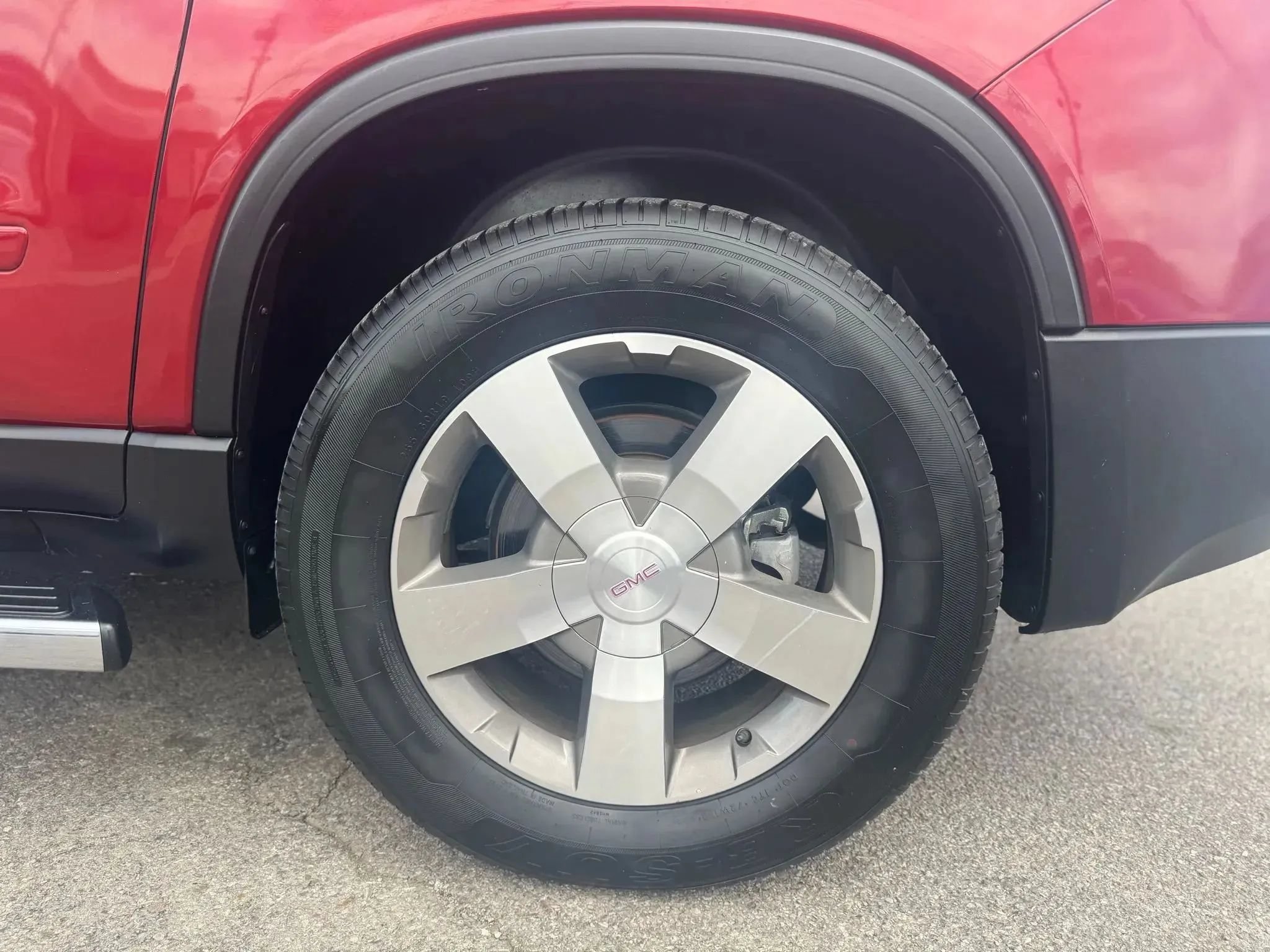 Used 2011 GMC Acadia SLE FWD image 36