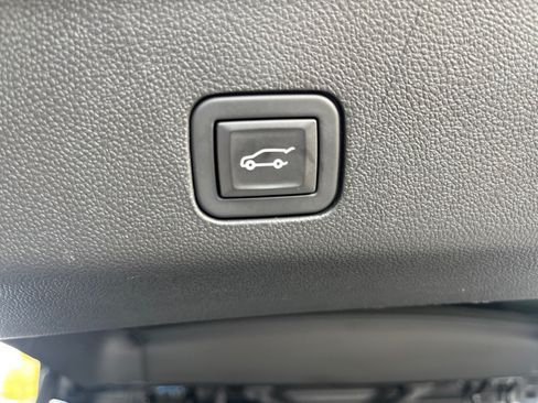 Used 2023 Chevrolet Tahoe LT w/ LT Signature Package AWD/4WD image 16