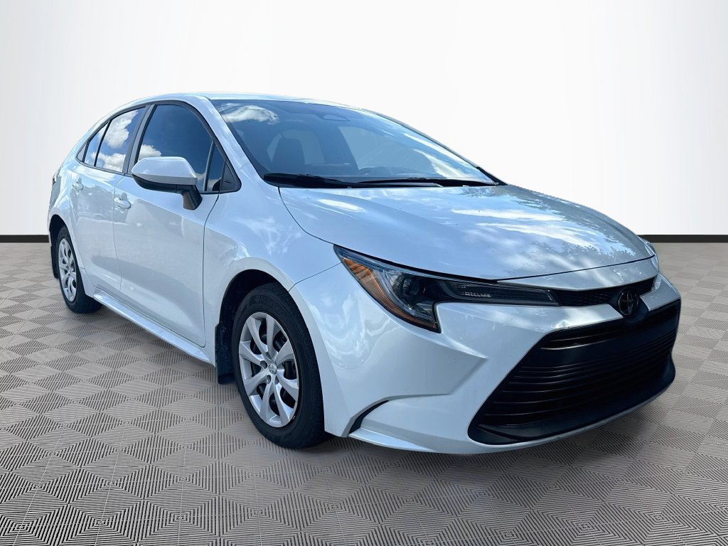 Used 2026 Toyota Corolla LE FWD image 4