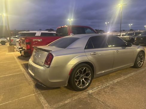 Used 2018 Chrysler 300 S w/ 300S Premium Group RWD image 3