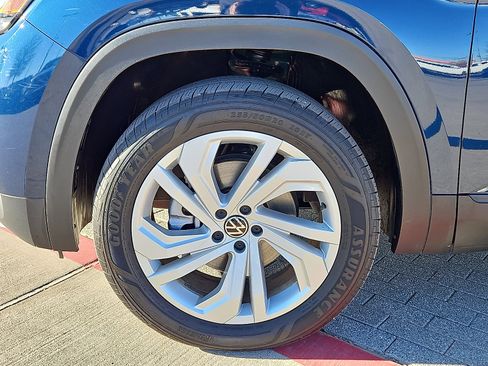 Certified 2023 Volkswagen Atlas SE w/ Panoramic Sunroof Package image 5