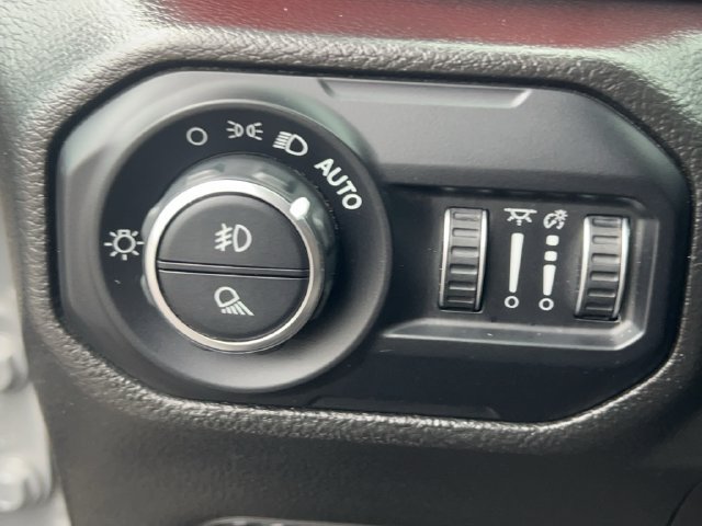 Used 2022 Jeep Gladiator Rubicon w/ Cold Weather Group AWD/4WD image 5
