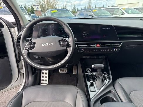 Certified 2023 Kia Niro EX Touring image 16
