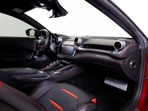 Certified 2019 Ferrari GTC4Lusso T RWD image 31