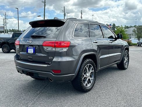 Used 2019 Jeep Grand Cherokee Overland AWD/4WD image 7