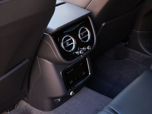 New 2025 Bentley Bentayga image 17