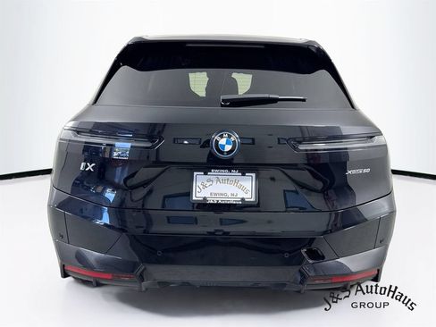 Used 2024 BMW iX xDrive50 w/ Sport Package AWD/4WD image 6