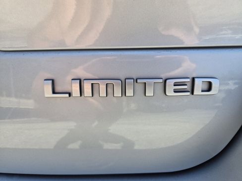 Used 2024 Jeep Grand Cherokee L Limited w/ Luxury Tech Group II AWD/4WD image 15