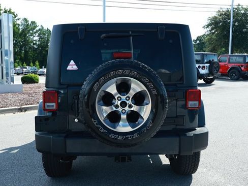 Used 2016 Jeep Wrangler Unlimited Sahara w/ Connectivity Group AWD/4WD image 7