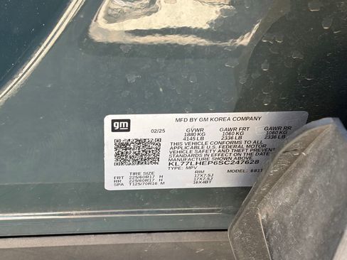 Used 2025 Chevrolet Trax LT FWD image 13