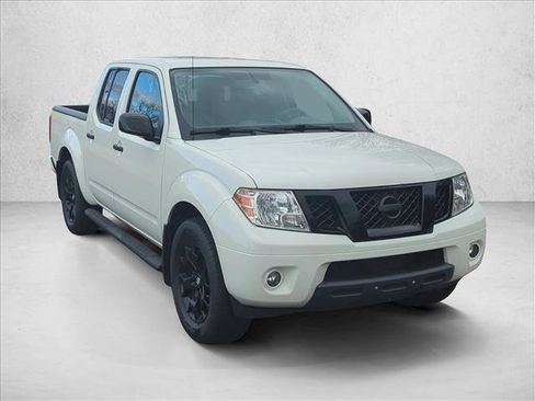 Used 2021 Nissan Frontier SV w/ Midnight Edition Floor Mats image 3