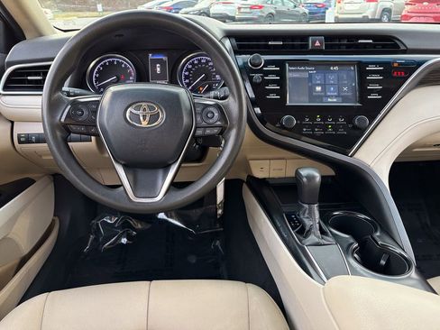 Used 2018 Toyota Camry LE image 17