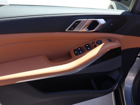 Used 2025 BMW X5 xDrive40i w/ Premium Package image 12