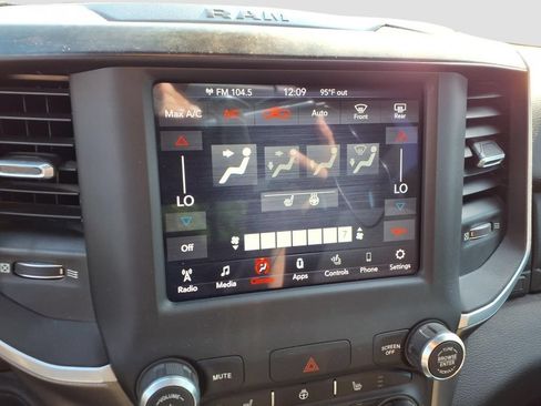 Used 2019 RAM 1500 Big Horn AWD/4WD image 11