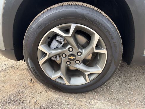 Used 2025 Chevrolet Trax LT image 30