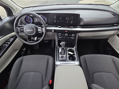 Used 2024 Kia Carnival LX image 34
