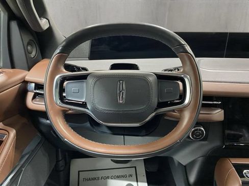 Certified 2025 Lincoln Navigator Reserve AWD/4WD image 14