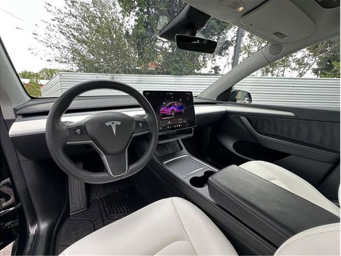 Used 2023 Tesla Model Y Long Range AWD/4WD image 14