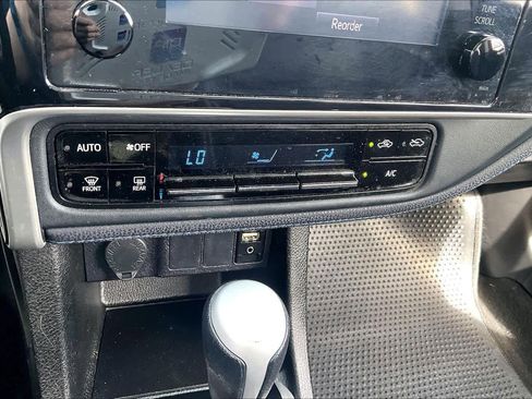 Used 2019 Toyota Corolla SE image 32