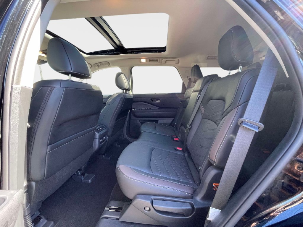 Used 2025 Nissan Pathfinder Platinum w/ Cargo Package FWD image 12