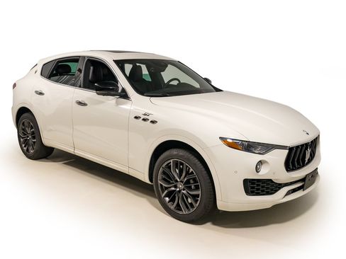 Used 2024 Maserati Levante GT Ultima AWD/4WD image 8