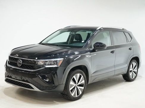 Used 2022 Volkswagen Taos SE AWD/4WD image 3
