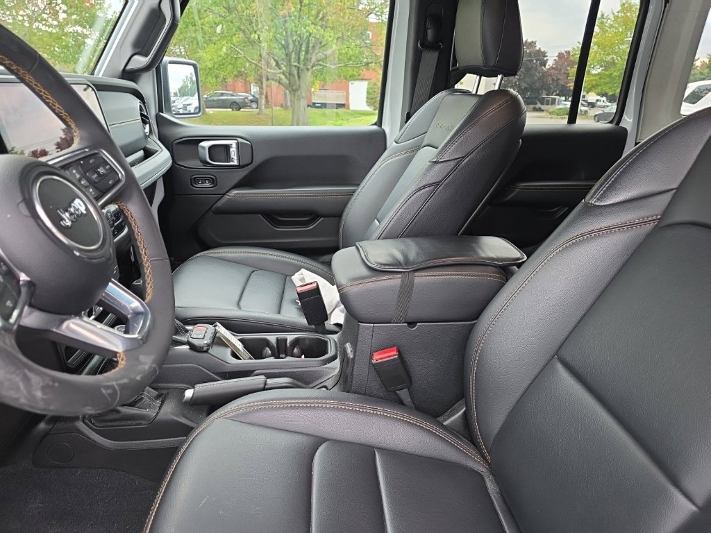 Used 2024 Jeep Wrangler Unlimited Sahara AWD/4WD image 26