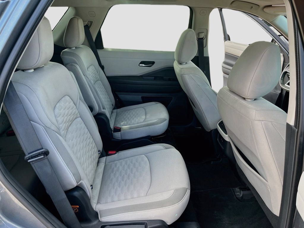 Used 2022 Nissan Pathfinder SV w/ SV Premium Package AWD/4WD image 28