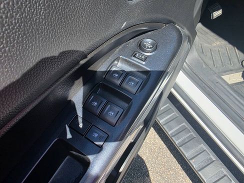 Used 2021 Chevrolet Colorado LT w/ LT Convenience Package AWD/4WD image 12