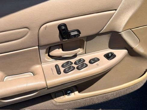Used 1999 Ford Crown Victoria LX RWD image 4