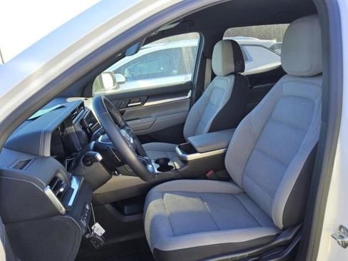 Used 2025 GMC Terrain Elevation w/ Technology Package II image 4