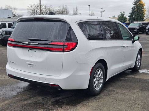 New 2026 Chrysler Pacifica Select FWD image 7