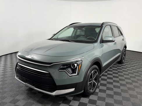 Used 2024 Kia Niro EX image 3