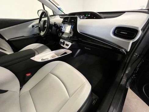 Used 2016 Toyota Prius Three Touring FWD image 10