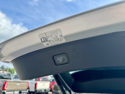 Used 2019 Ford Edge Titanium AWD/4WD image 16