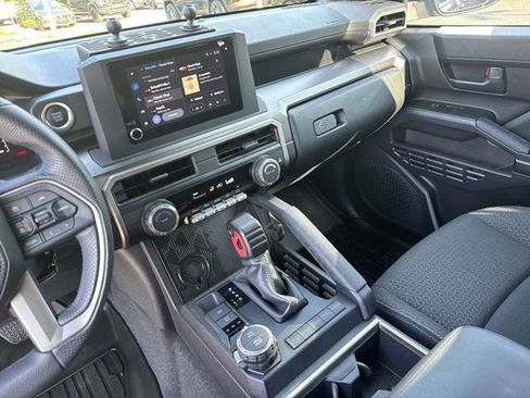 Used 2025 Toyota 4Runner SR5 AWD/4WD image 31