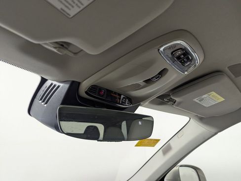 Used 2017 Volvo XC90 T6 Momentum w/ Vision Package image 16