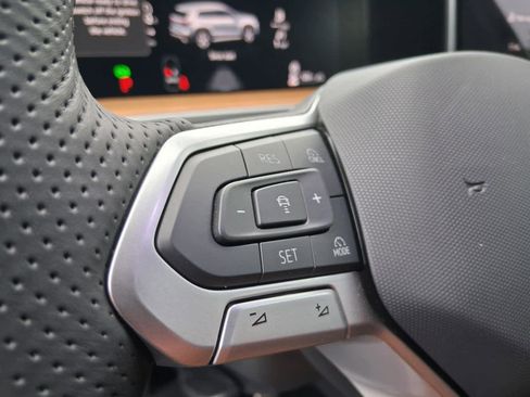 New 2026 Volkswagen Tiguan SEL R-Line AWD/4WD image 18
