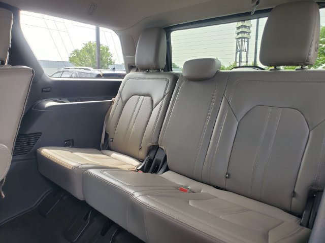 Used 2020 Ford Expedition Limited w/ Equipment Group 301A AWD/4WD image 30