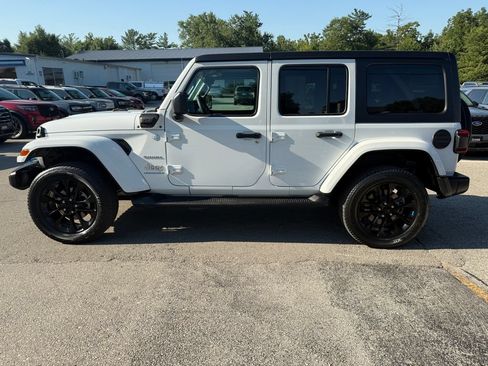 Used 2023 Jeep Wrangler Unlimited Sahara AWD/4WD image 8
