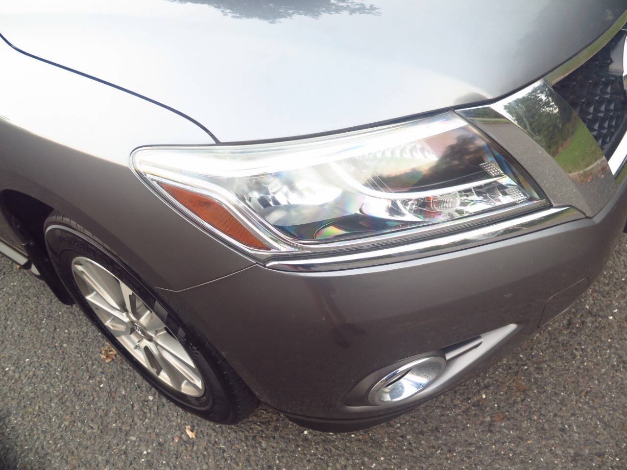 Used 2015 Nissan Pathfinder SV w/ Trailer Tow Package FWD image 34