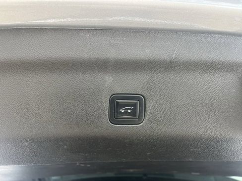 Used 2023 GMC Yukon XL SLT image 40